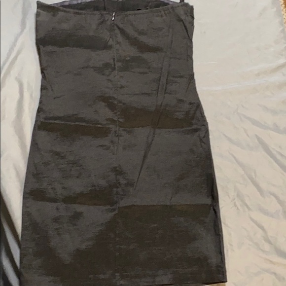 Wet seal size medium.  Mid thigh length. - Picture 2 of 7